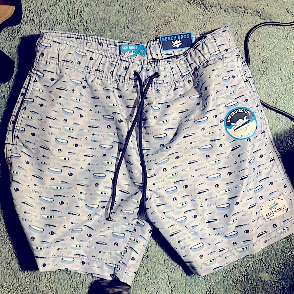 Men’s swim trunks- tags on